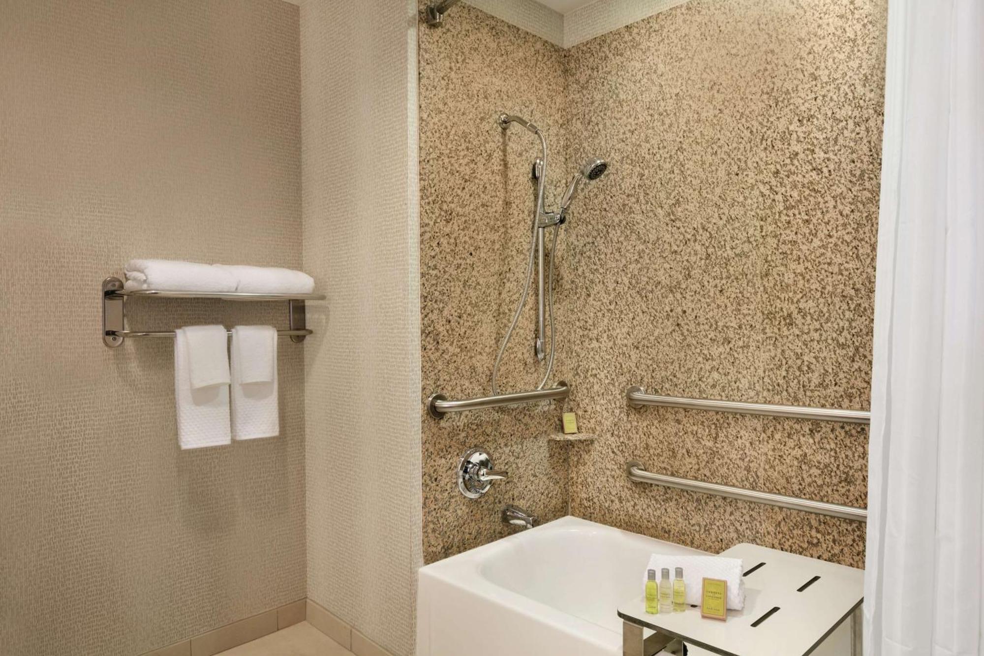 Doubletree By Hilton Atlanta Northeast/Northlake Tucker Buitenkant foto